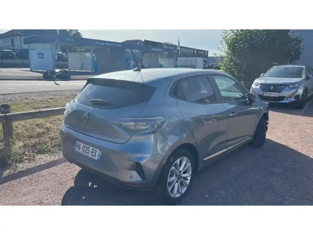 Renault Clio view 15