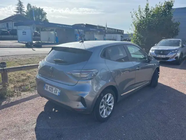 Renault Clio view 4