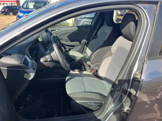 Renault Clio view 8