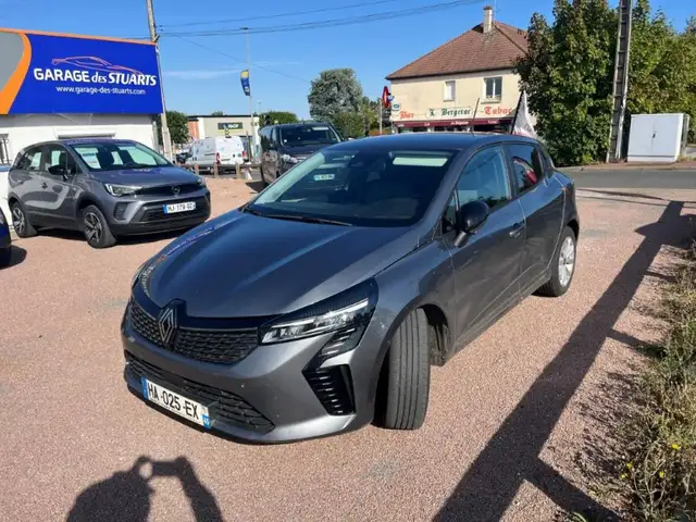 Renault Clio view 2