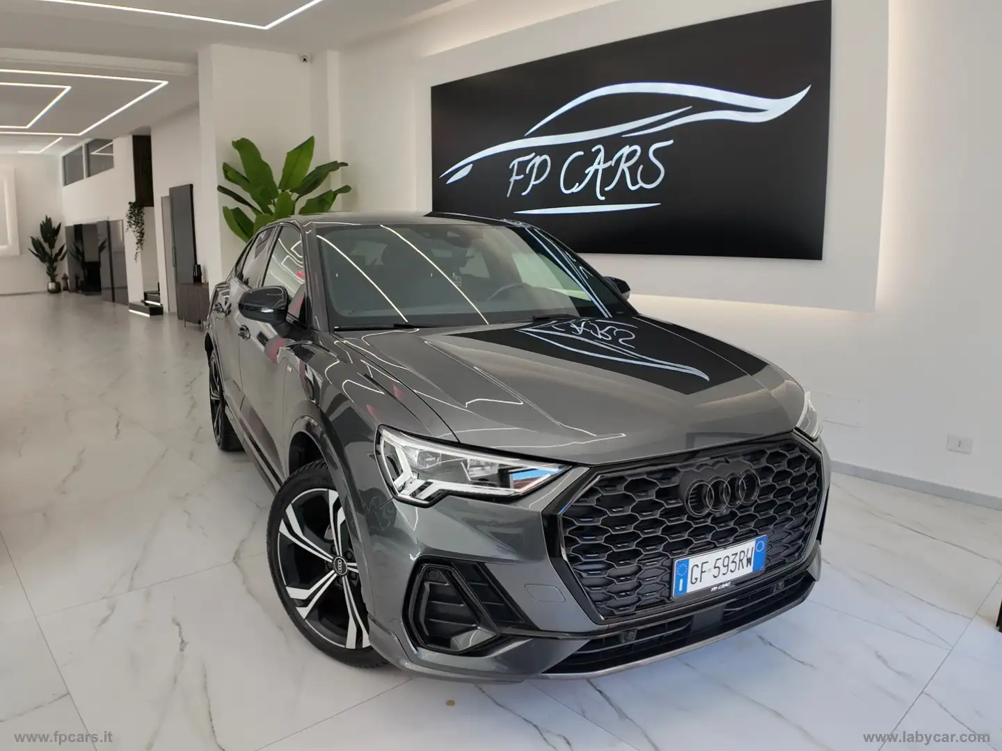 Audi Q3 35 TDI S tronic S line edit. IDENTITY BLACK Grijs - 1