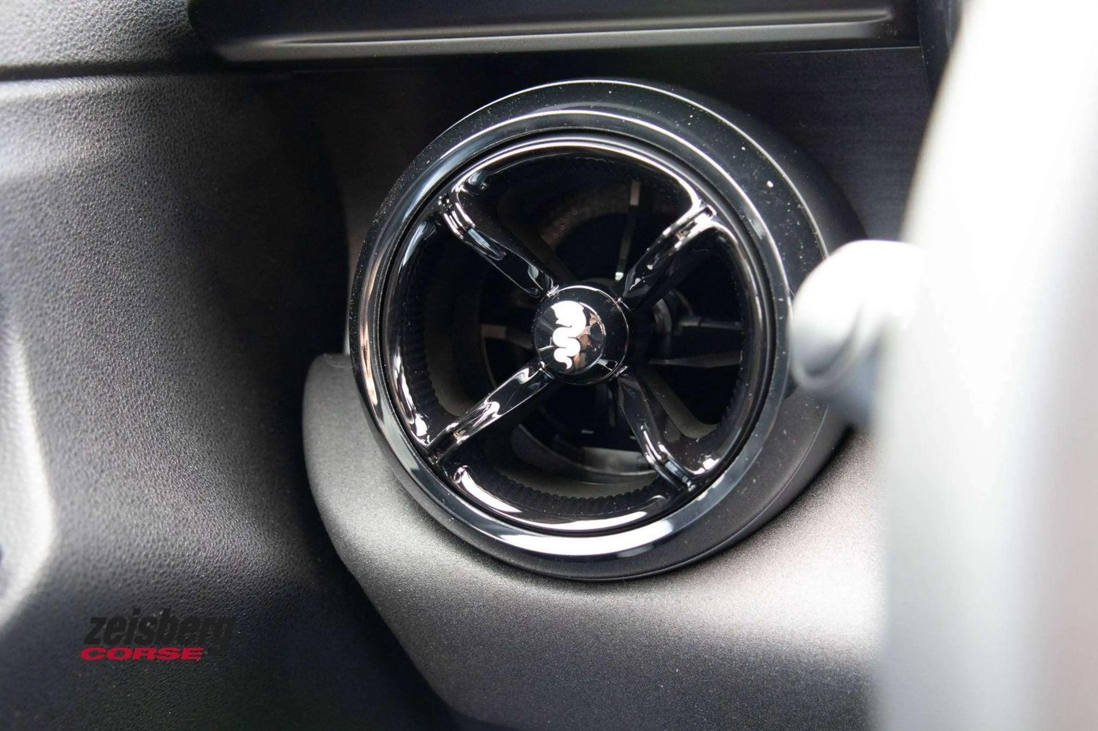 Alfa Romeo Junior Junior 1.2 VGT Ibrida Ti Pano/Technlologie-Paket — photo 15