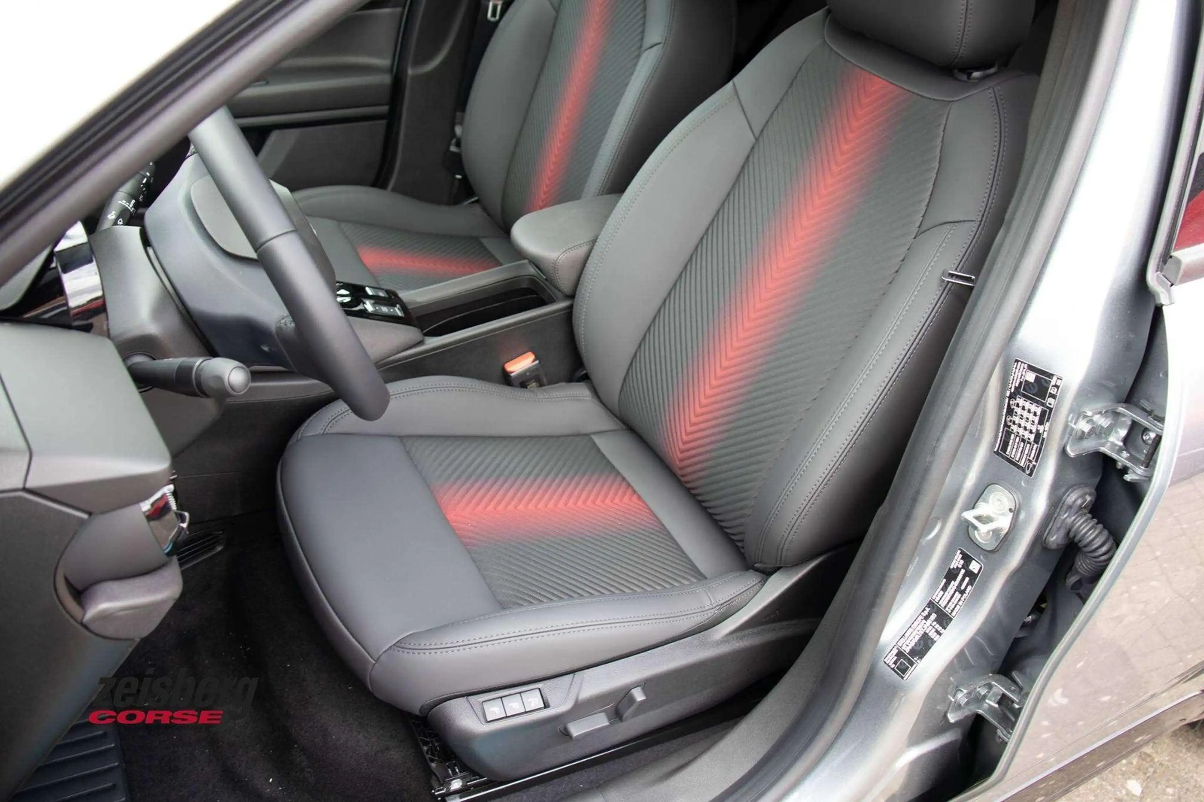 Alfa Romeo Junior Junior 1.2 VGT Ibrida Ti Pano/Technlologie-Paket — photo 7