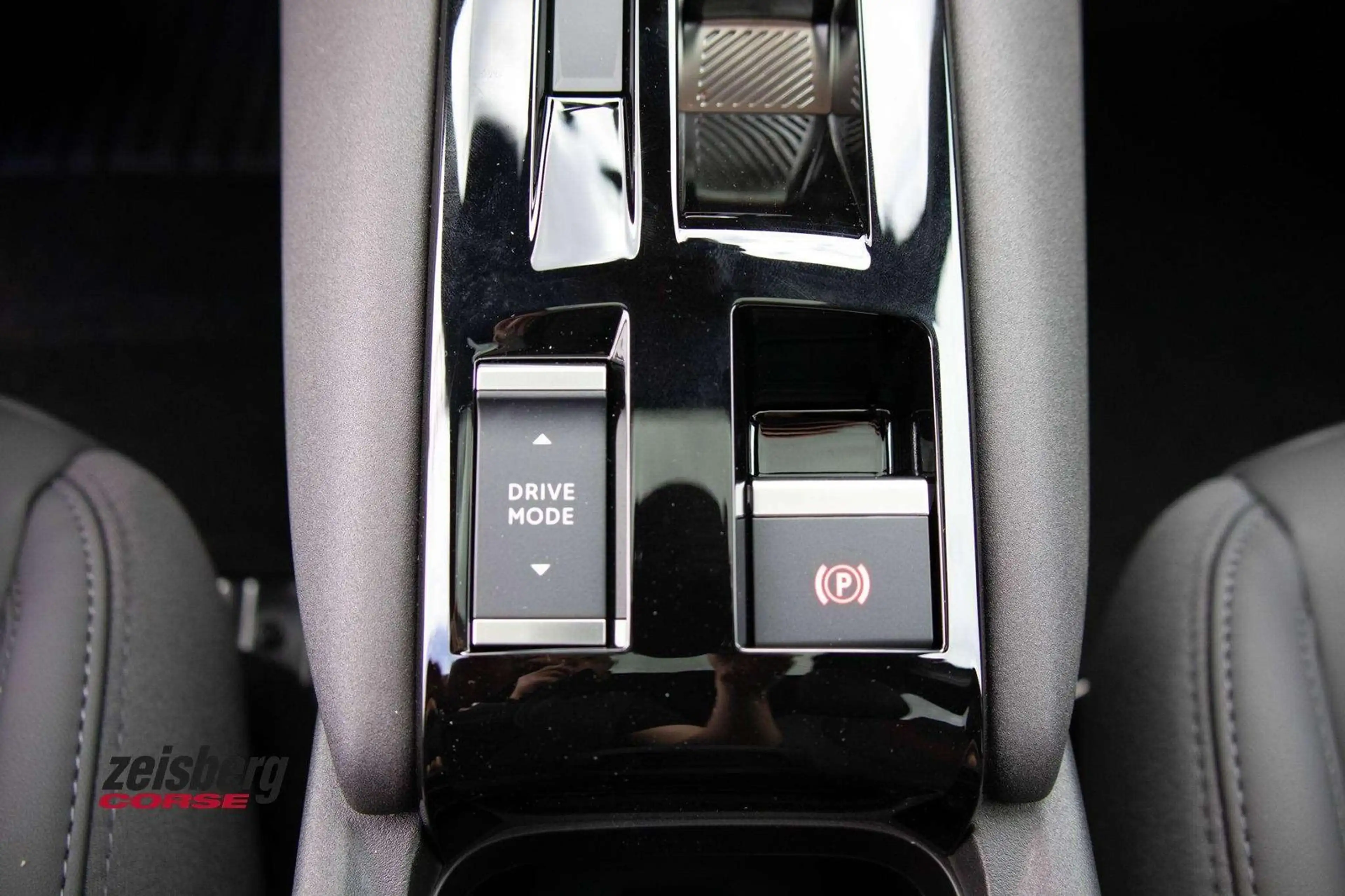Alfa Romeo Junior Junior 1.2 VGT Ibrida Ti Pano/Technlologie-Paket — photo 13