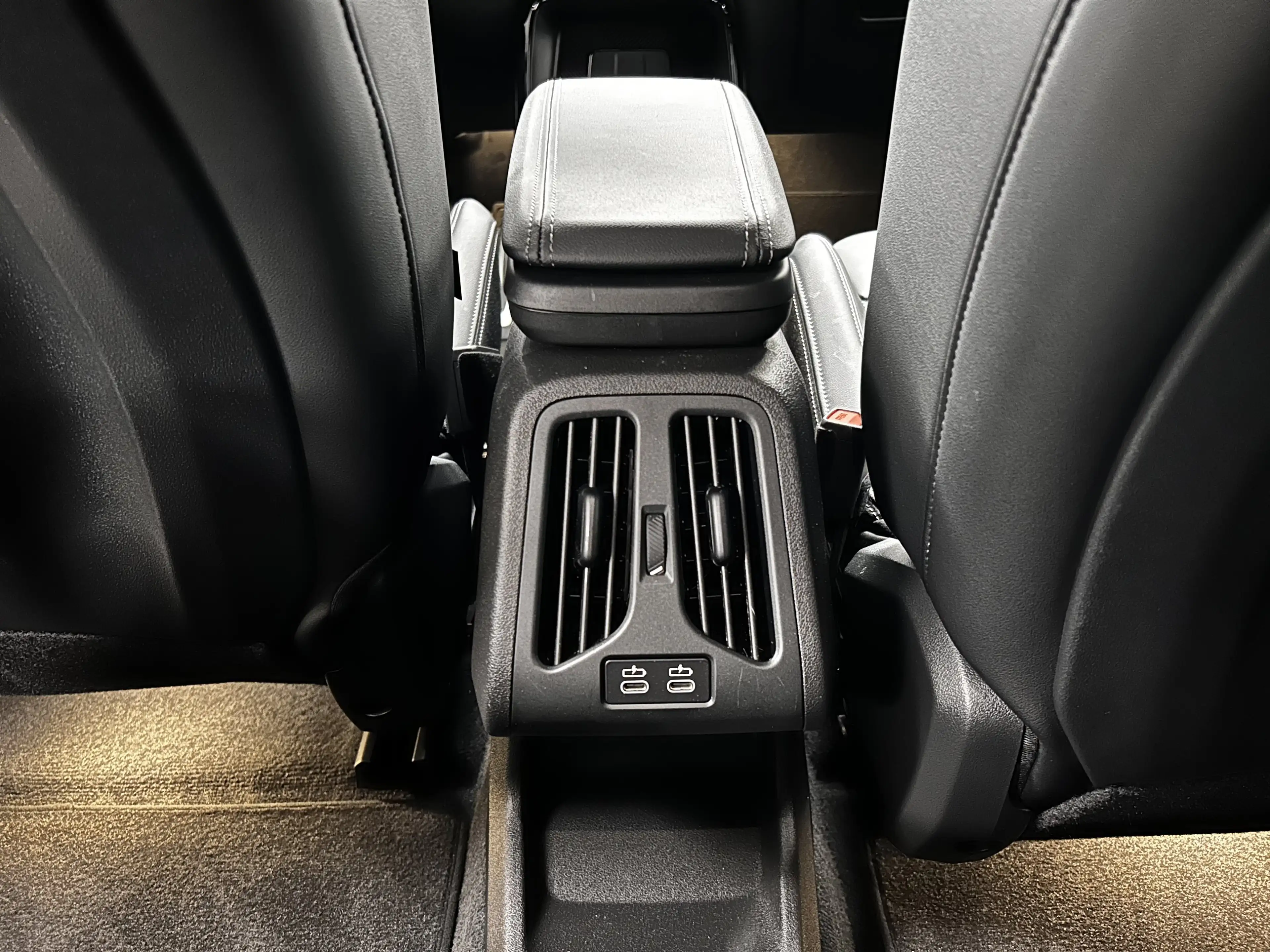 BMW iX2 eDrive20 — photo 15