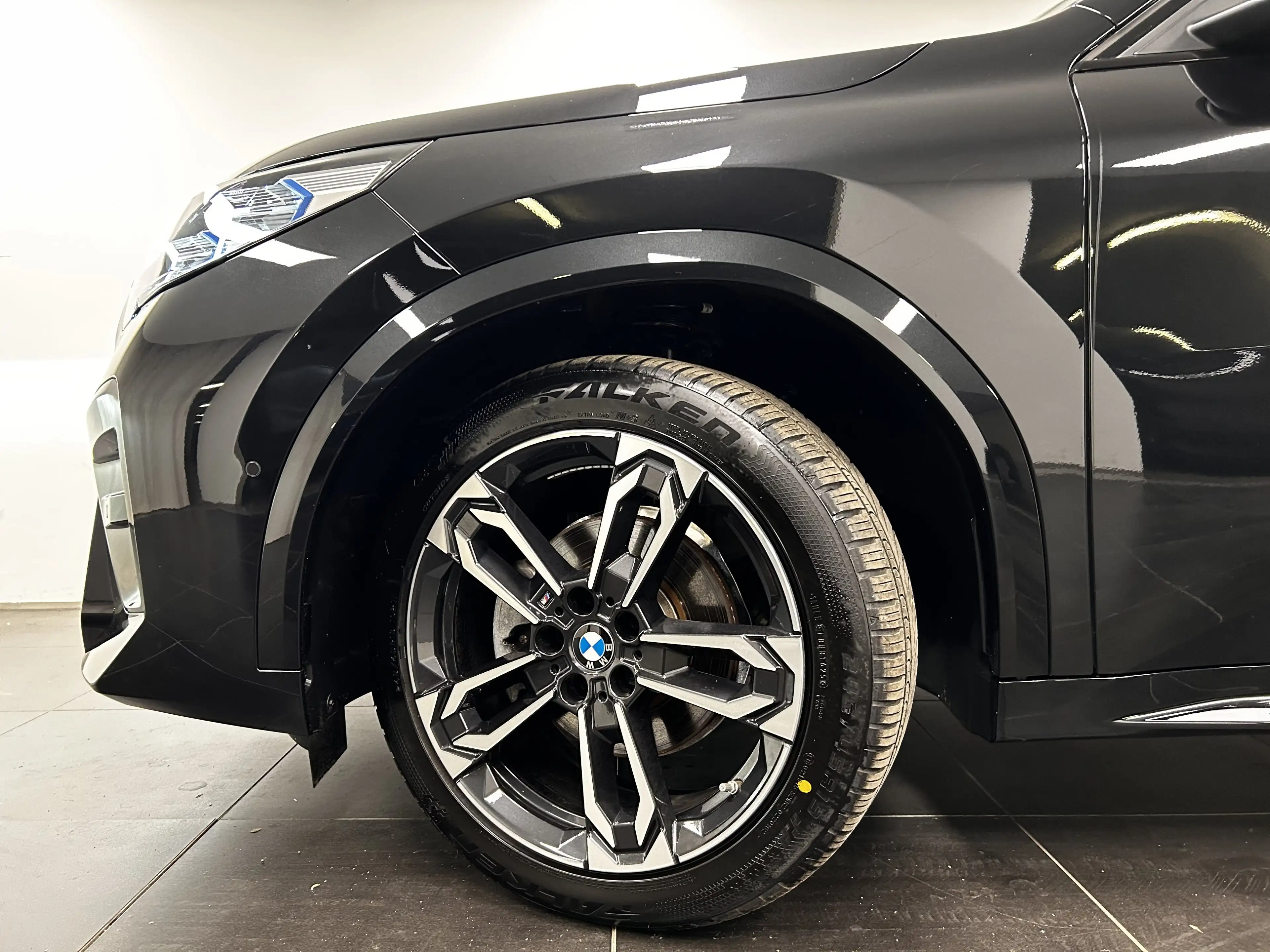 BMW iX2 eDrive20 — photo 8
