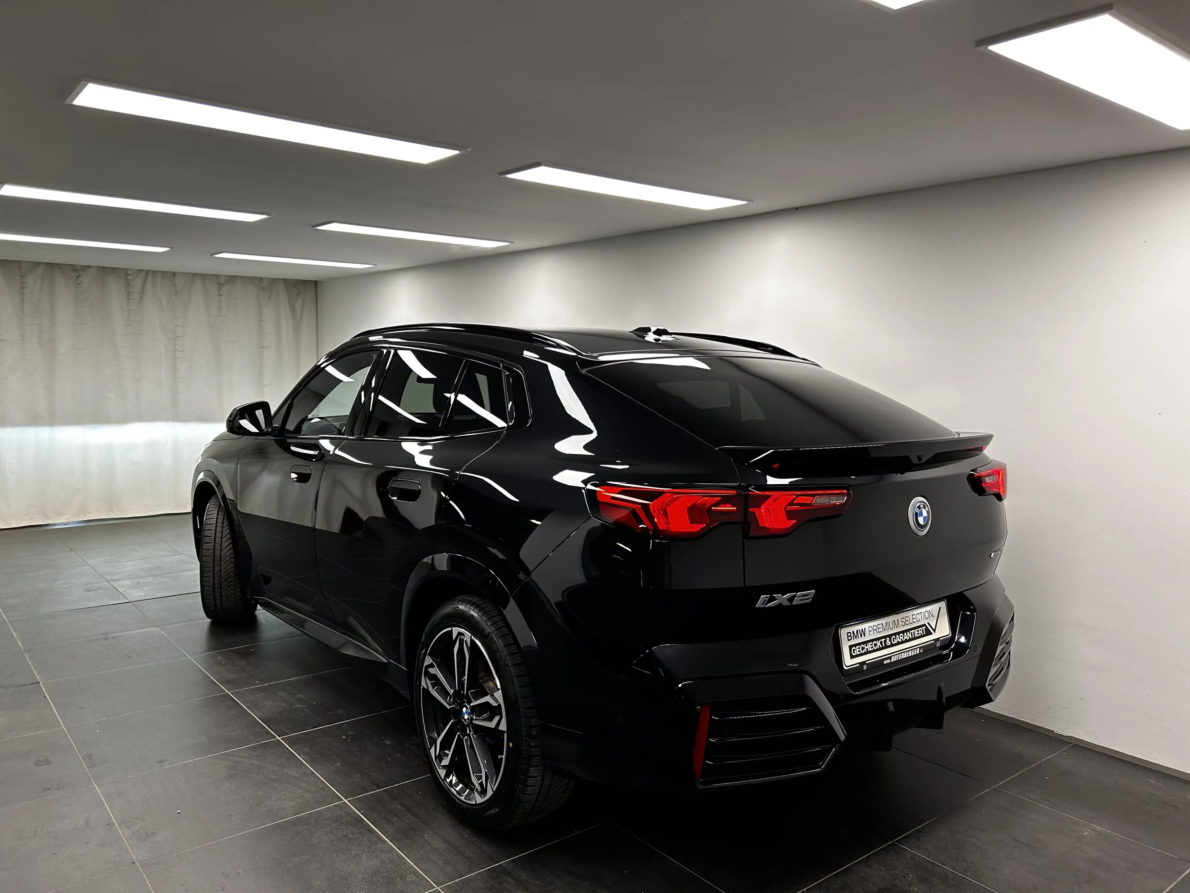 BMW iX2 eDrive20 — photo 10