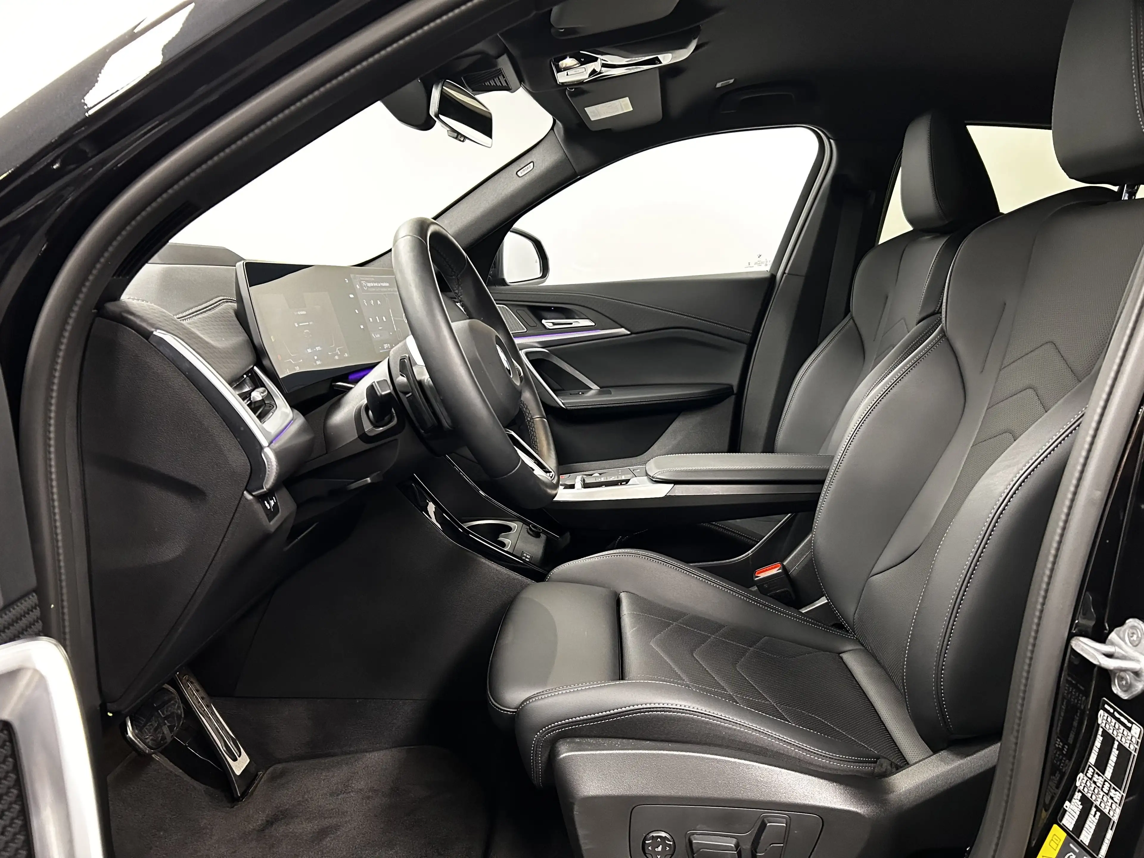 BMW iX2 eDrive20 — photo 4