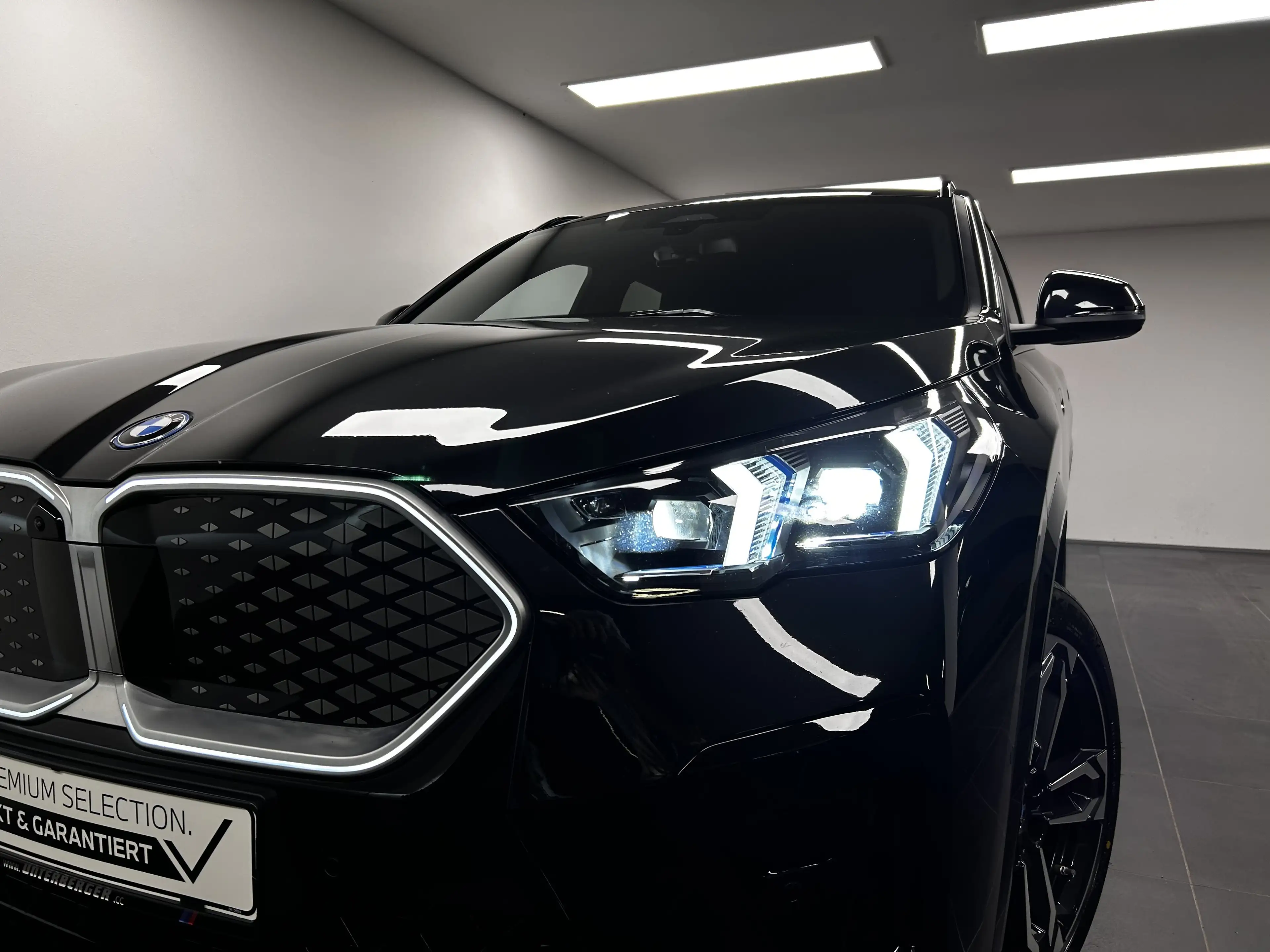BMW iX2 eDrive20 — photo 9