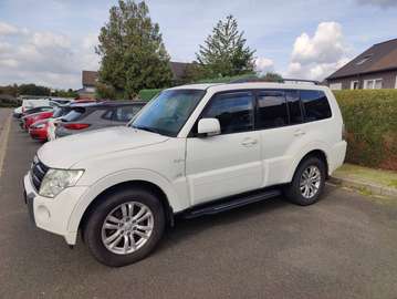 Pajero 3.2 DI-D Automatik Instyle
