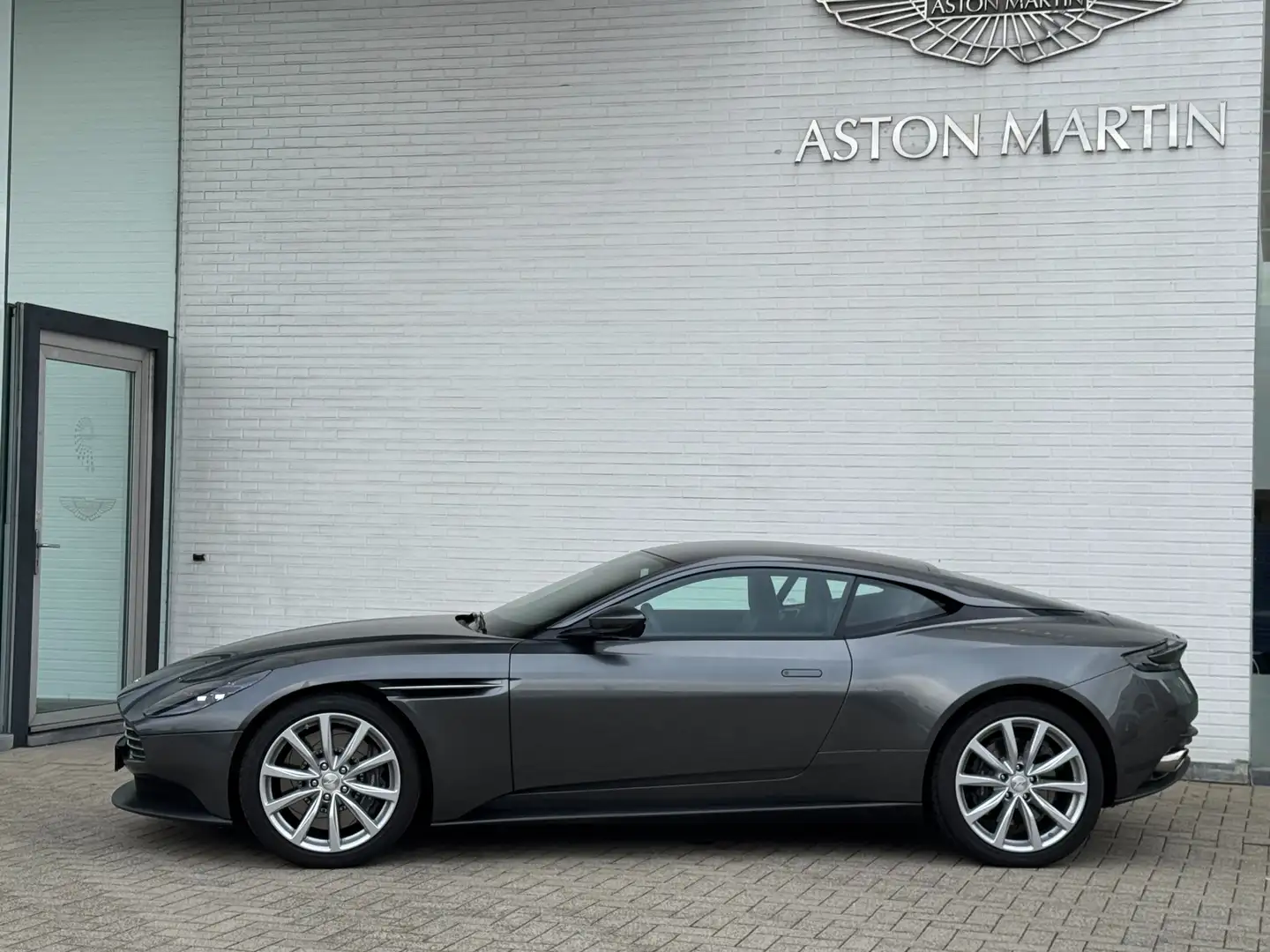 Aston Martin DB11 DB11 V8 Coupe Silber - 2