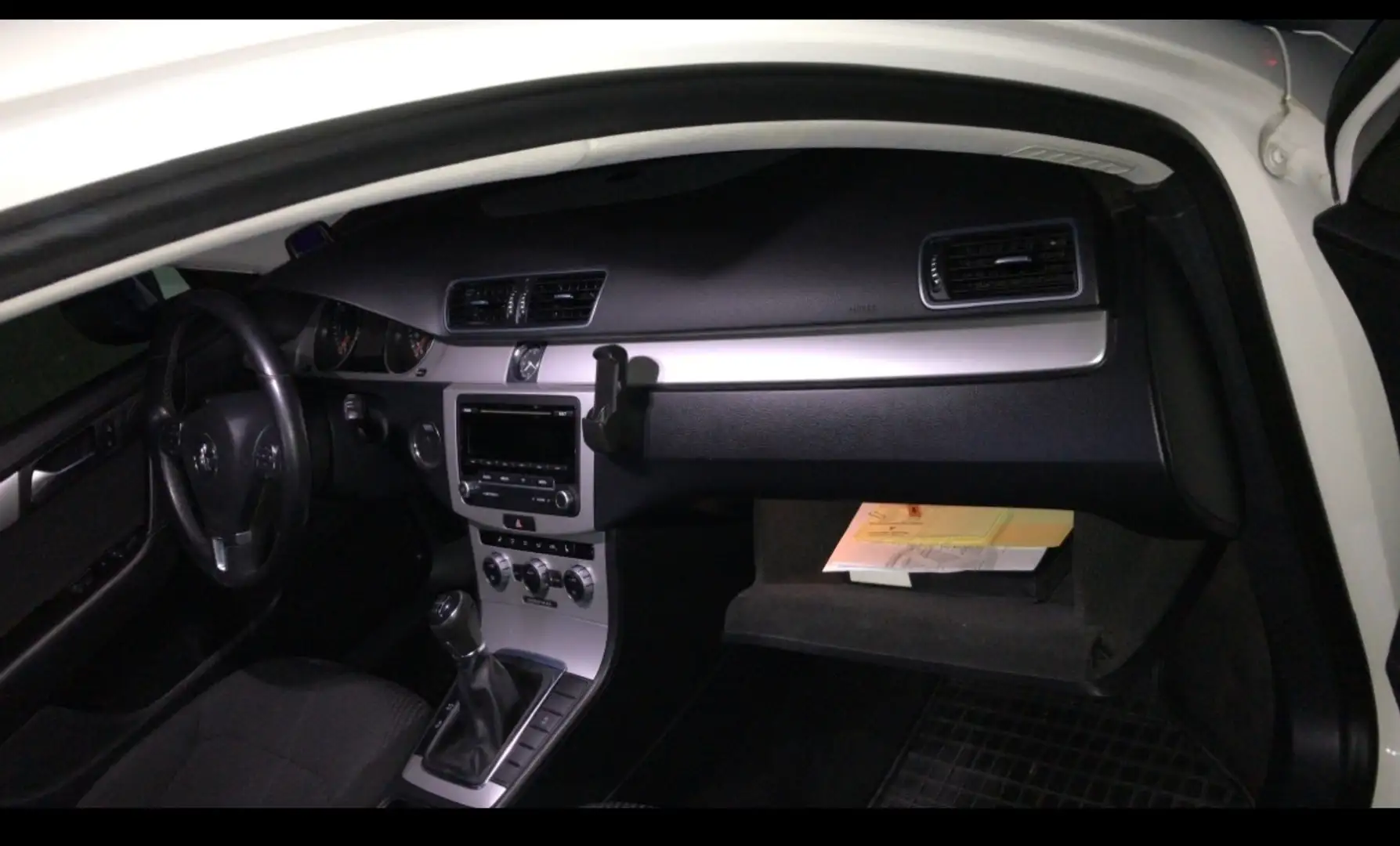 Volkswagen Passat Passat Trendline BlueMotion 1,6 TDI Trendline Weiß - 2