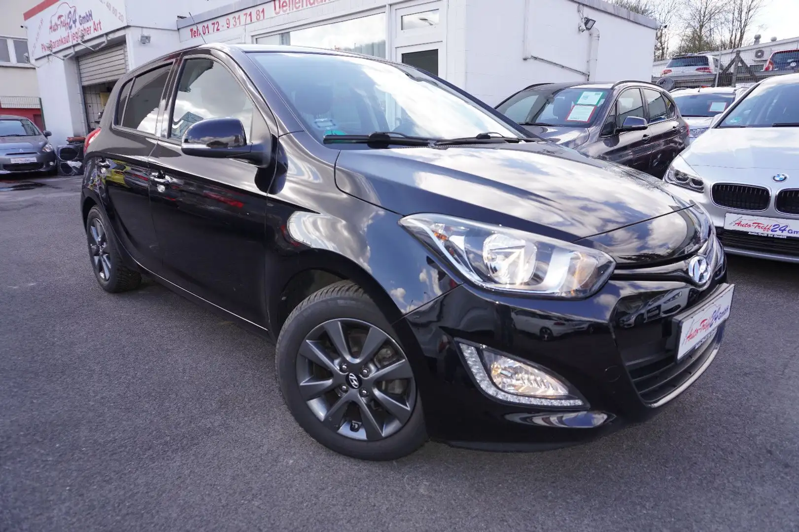 Hyundai i20 1.4 Style/Life Automatik*wenig KM*GARANTIE* Schwarz - 1