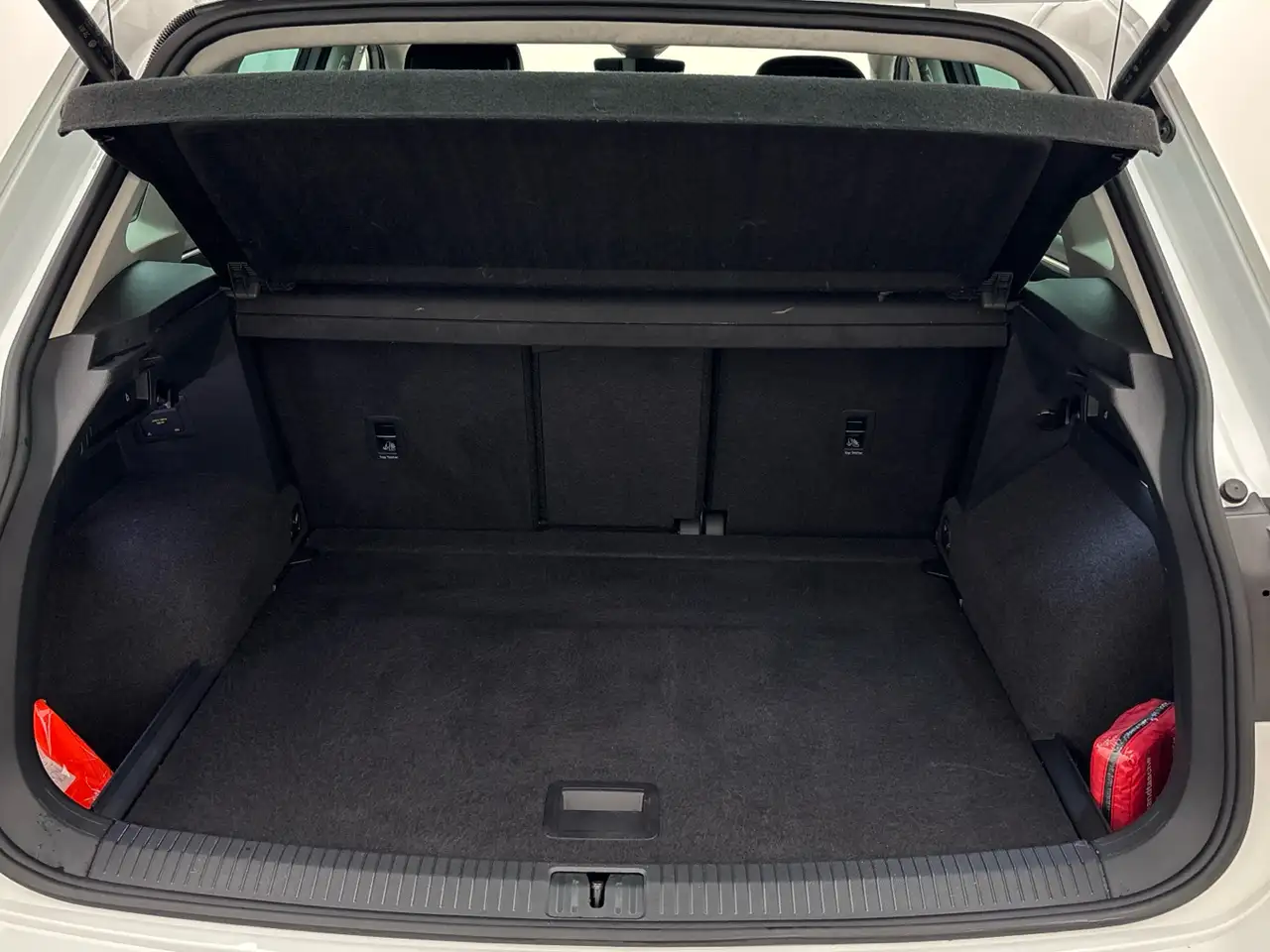 Volkswagen Tiguan Urban Sport 2.0TDI DSG Matrix ACC HUD AHK 13