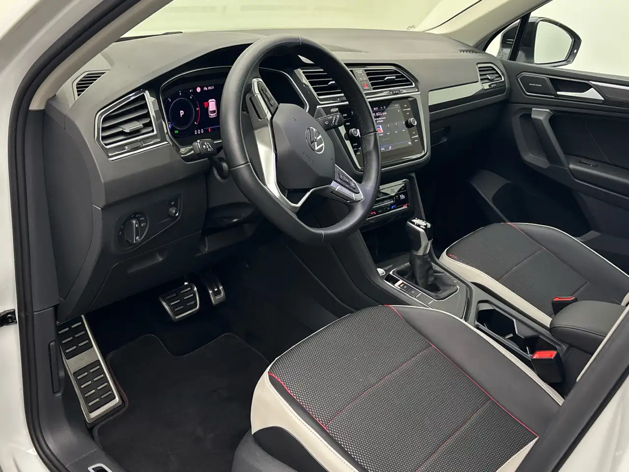 Volkswagen Tiguan Urban Sport 2.0TDI DSG Matrix ACC HUD AHK 9