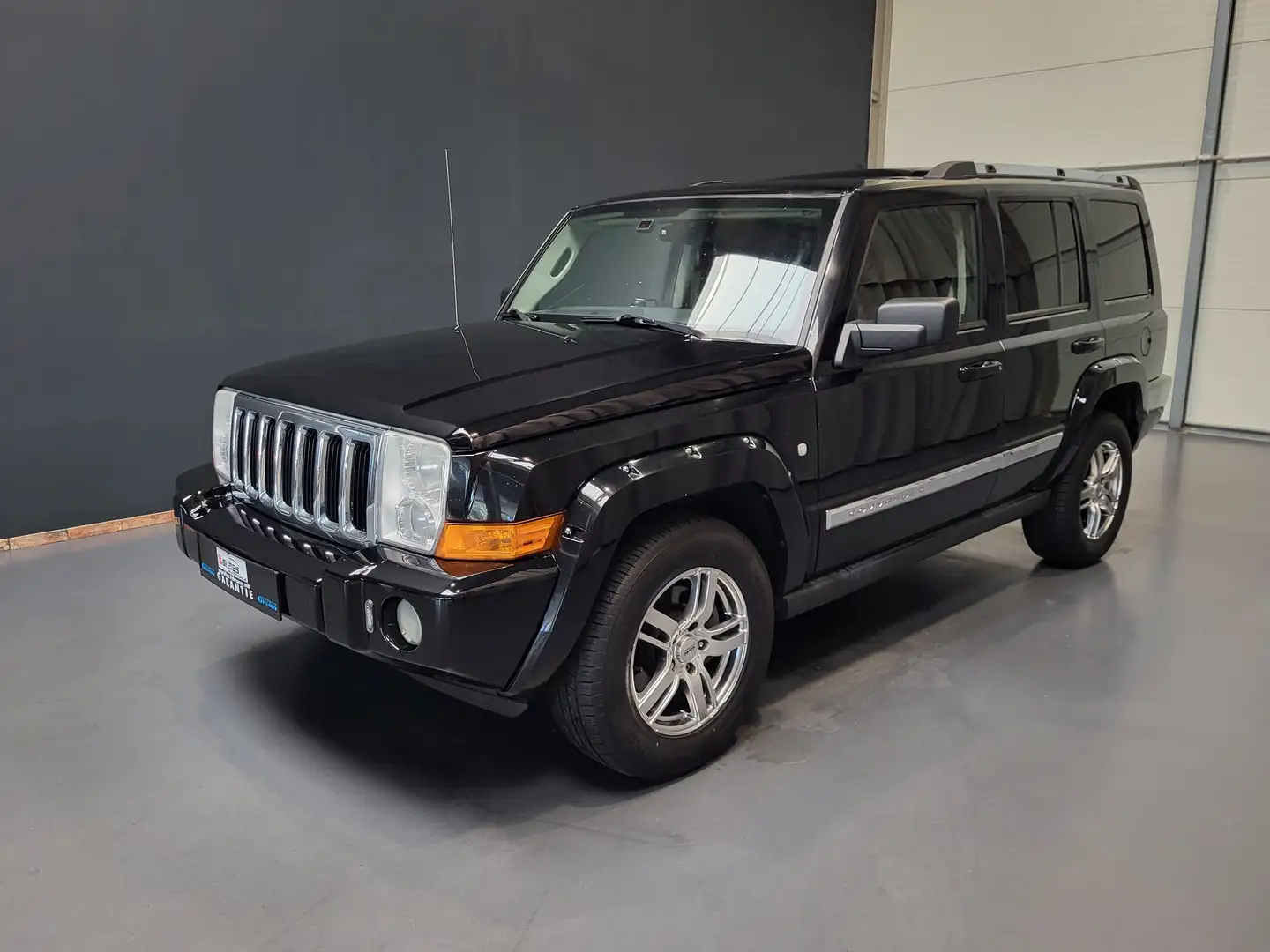 Jeep Commander 4.7 V8 Sport *Leder| Navi| PDC| 7-Sitze* Schwarz - 1