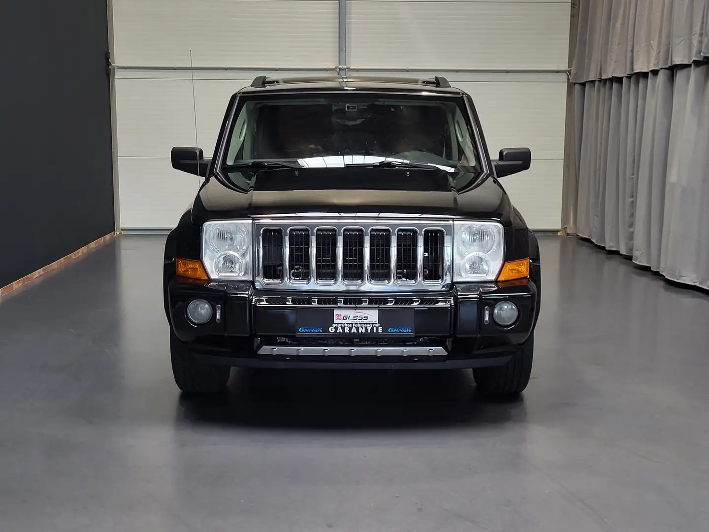 Jeep Commander 4.7 V8 Sport *Leder| Navi| PDC| 7-Sitze* Schwarz - 2