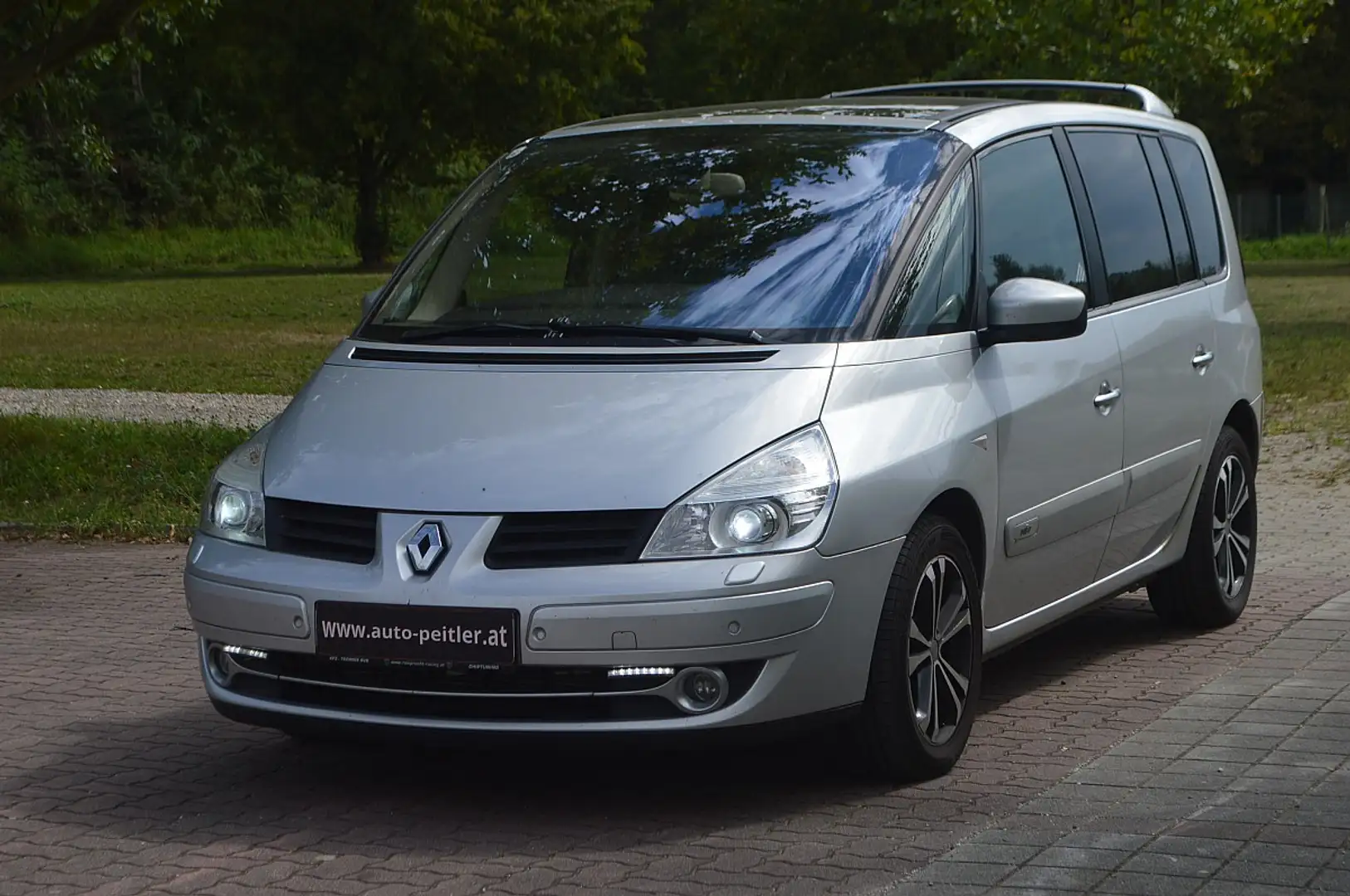 Renault Espace Initiale 2,0 dCi+Navi+AHK+Xenon+Panoramadach+ Grijs - 2