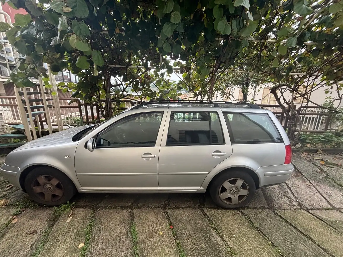 Volkswagen Bora Bora Variant Variant 1.6 Highline 105cv Grigio - 2