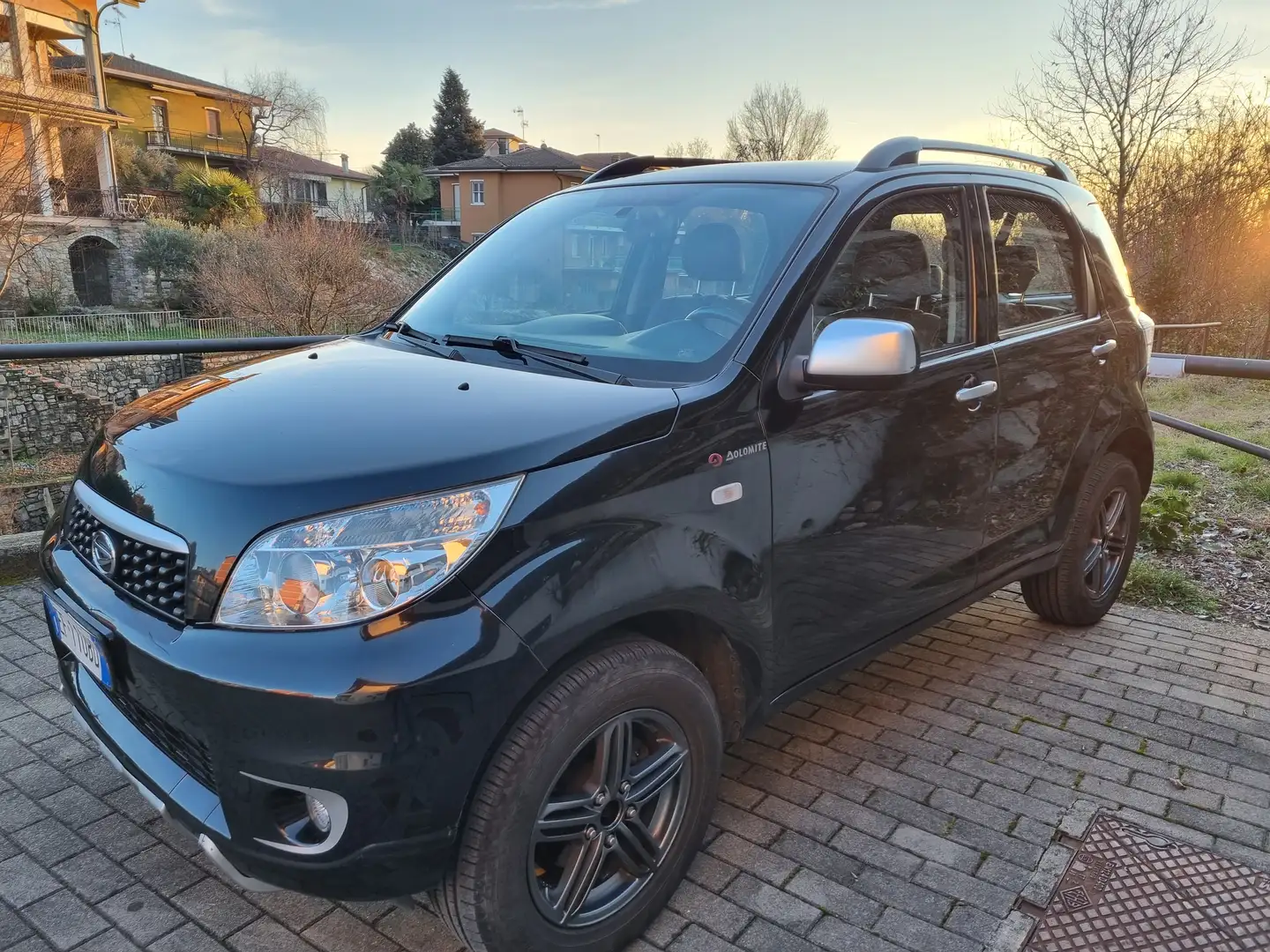 Daihatsu Terios Dolomite 4WD 1.5 Schwarz - 1