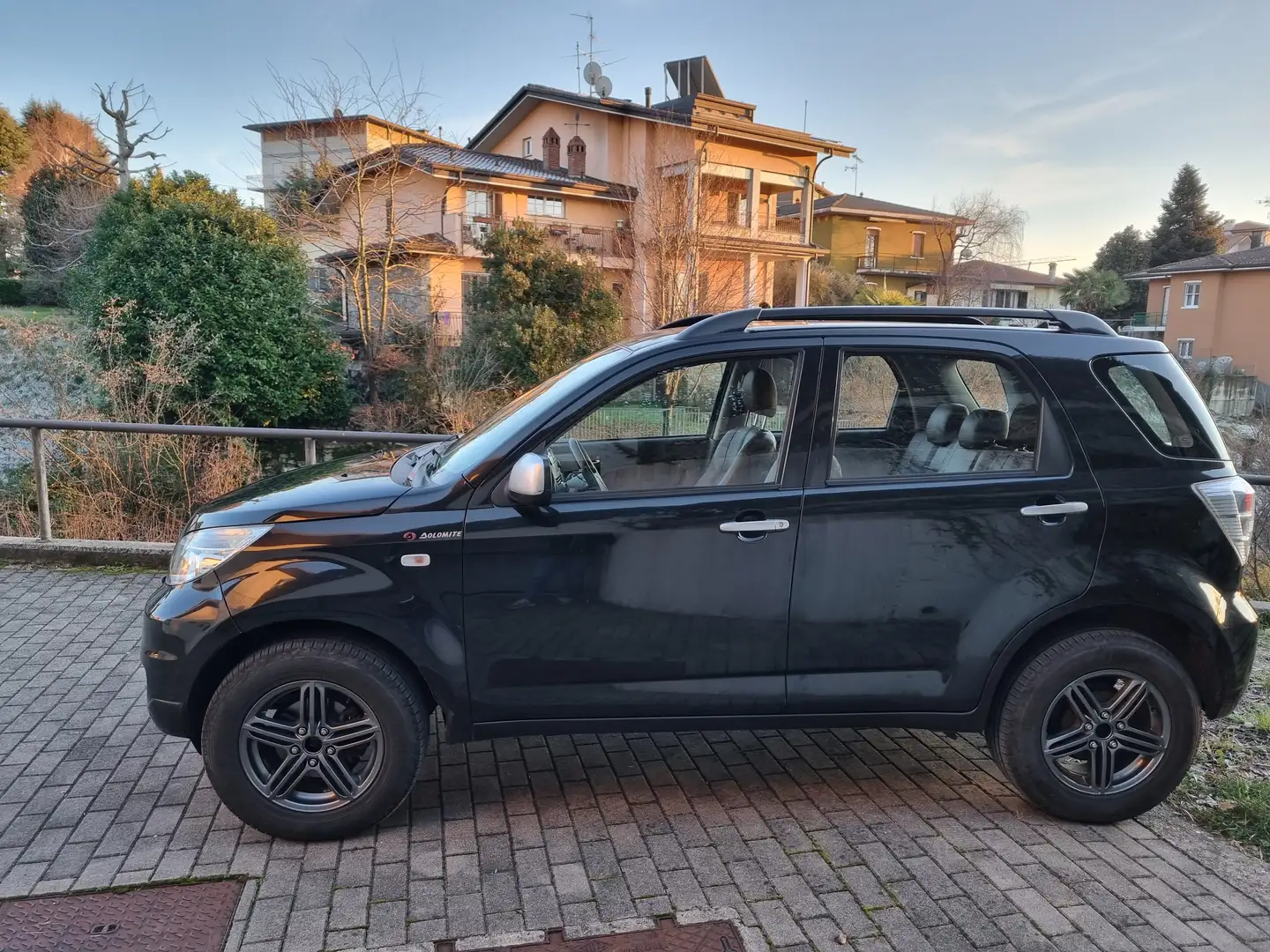 Daihatsu Terios Dolomite 4WD 1.5 Schwarz - 2