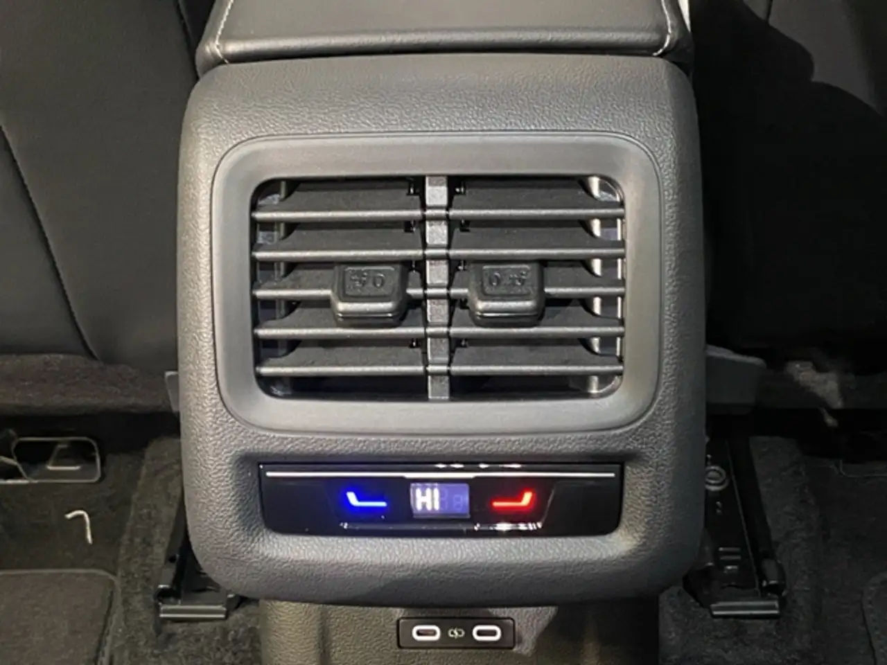 Volkswagen T-Roc Style 1.5 eTSI DSG / LED RFK AHK 11
