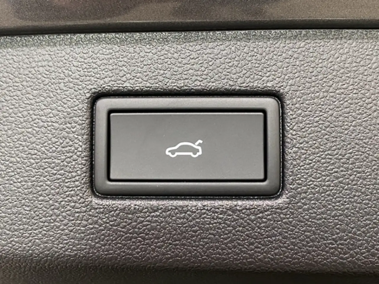 Volkswagen T-Roc Style 1.5 eTSI DSG / LED RFK AHK 13