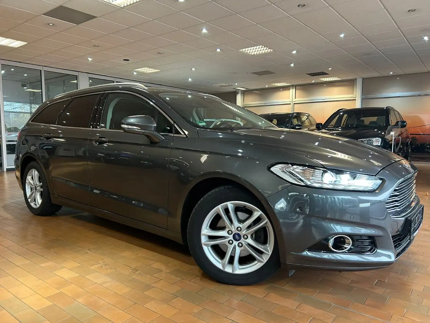 Ford Mondeo Turnier Titanium Grau - 2