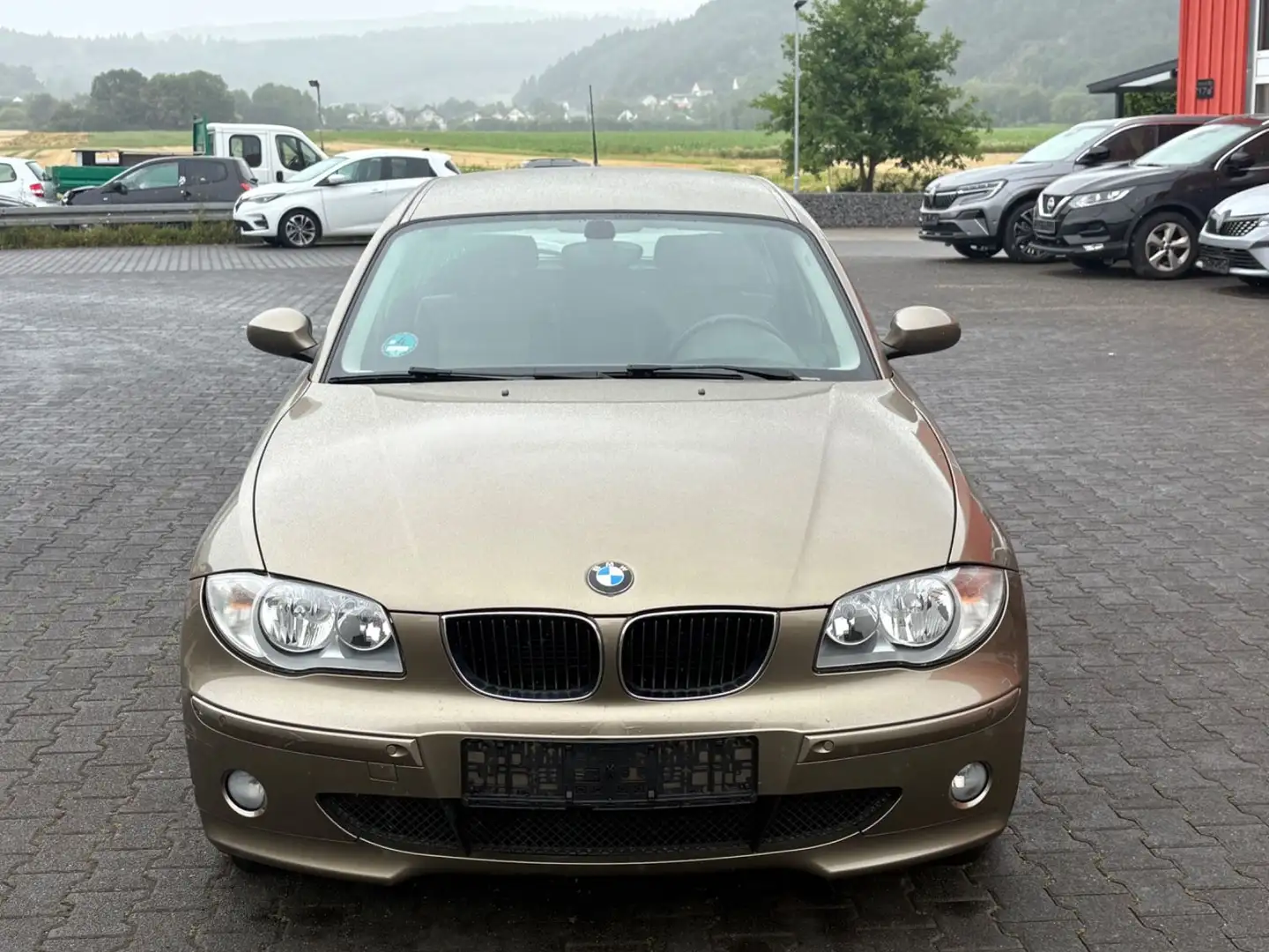 BMW 118 i Klima *Garantie* TÜV NEU Automatik PDC Gold - 2
