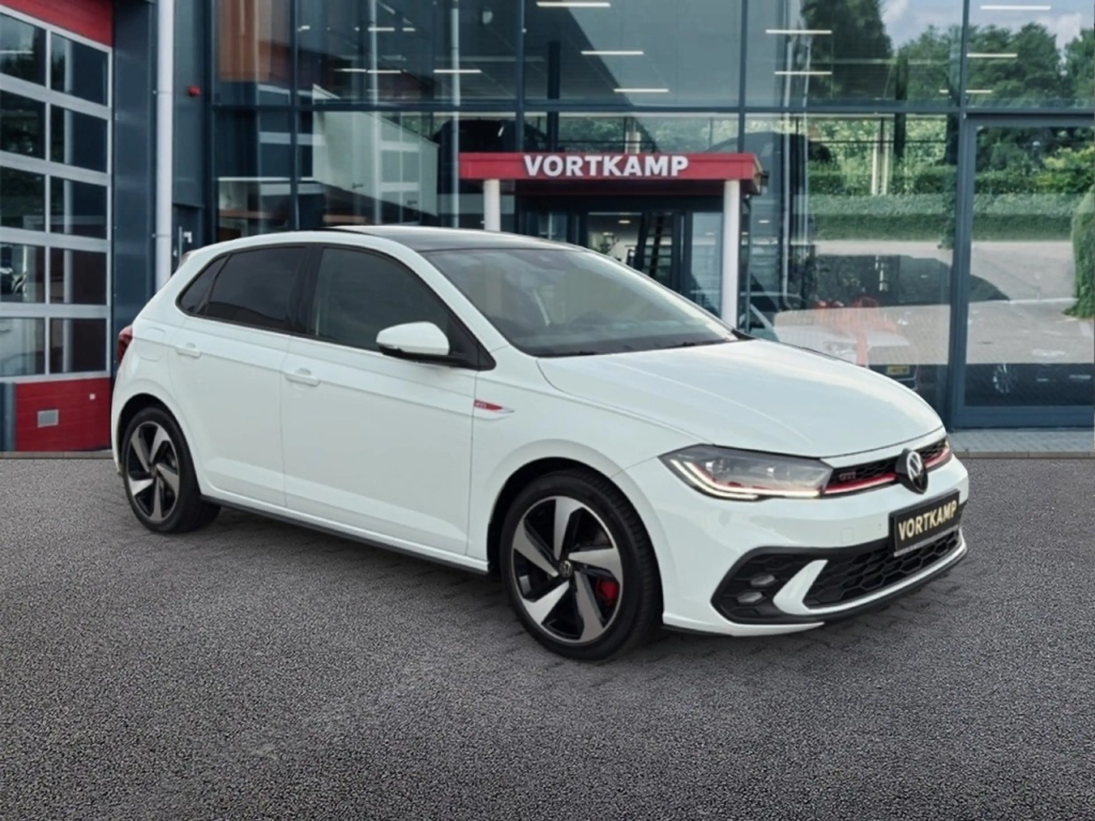 Volkswagen Polo GTI 2.0 TSI DSG GTI PANO-DAK/PDC/IQ-LIGHT/DIG-DASH/ACC — photo 3
