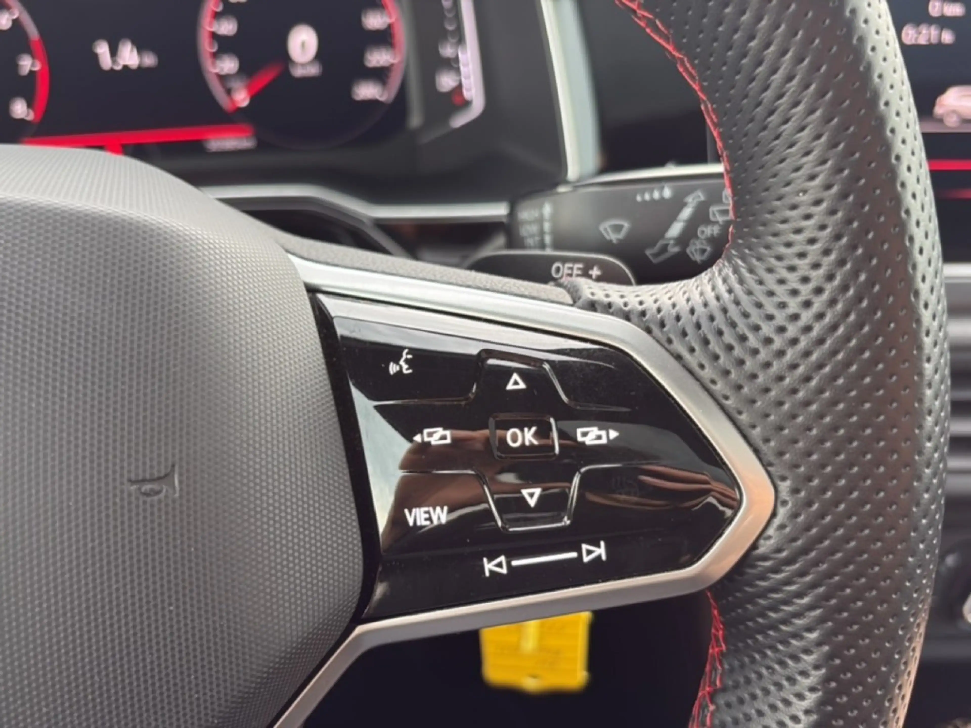 Volkswagen Polo GTI 2.0 TSI DSG GTI PANO-DAK/PDC/IQ-LIGHT/DIG-DASH/ACC — photo 18
