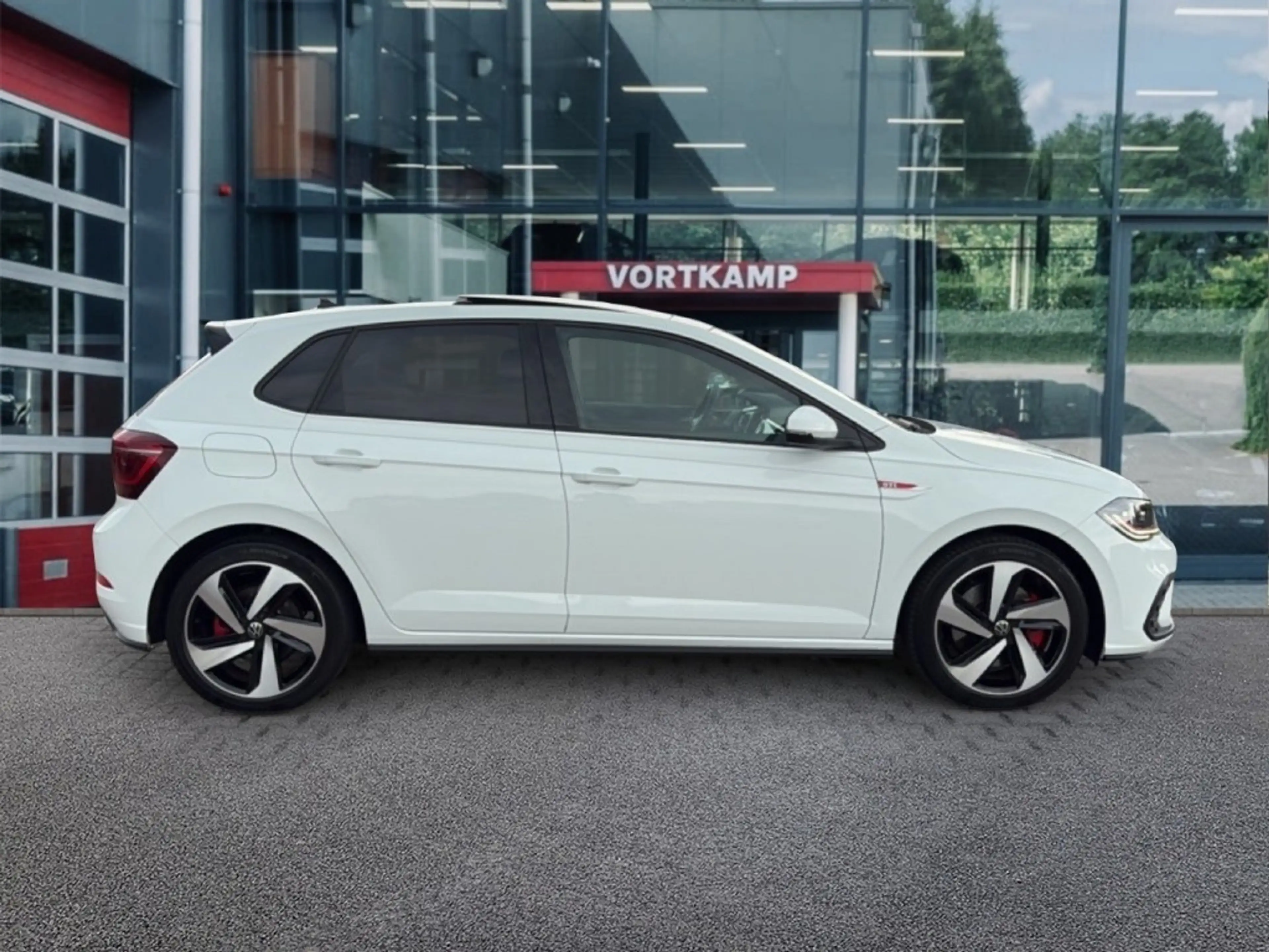 Volkswagen Polo GTI 2.0 TSI DSG GTI PANO-DAK/PDC/IQ-LIGHT/DIG-DASH/ACC — photo 4