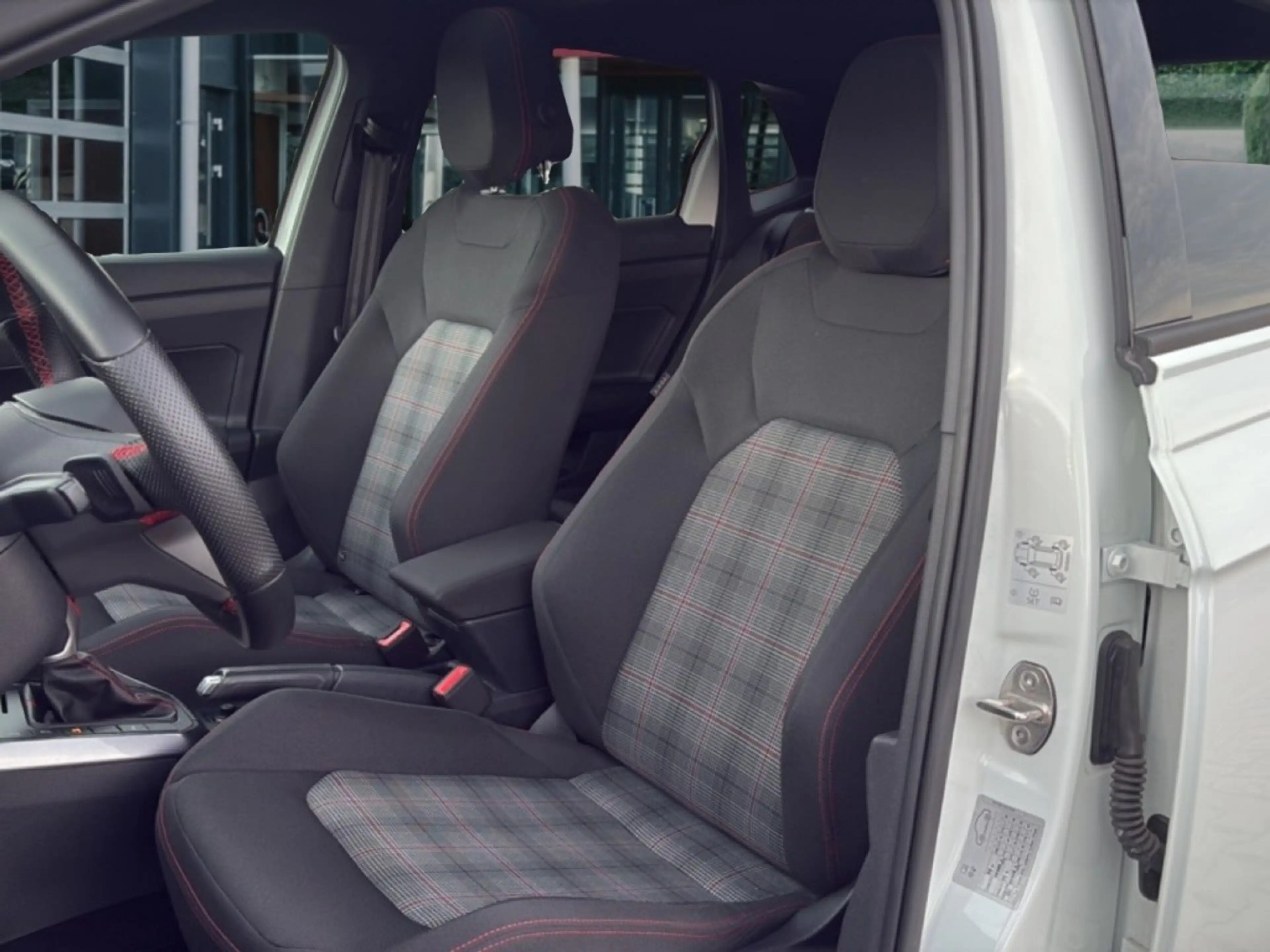 Volkswagen Polo GTI 2.0 TSI DSG GTI PANO-DAK/PDC/IQ-LIGHT/DIG-DASH/ACC — photo 11