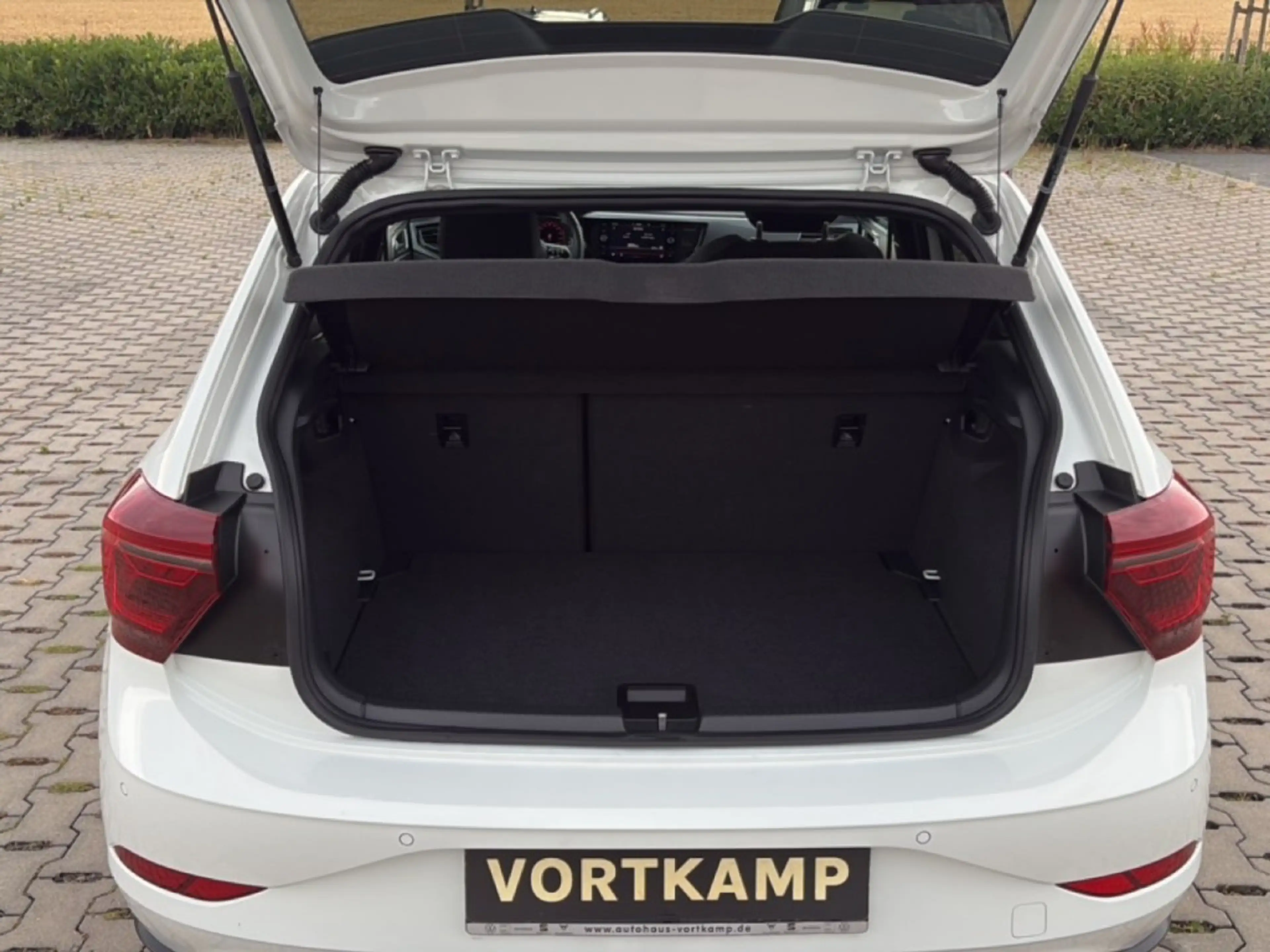 Volkswagen Polo GTI 2.0 TSI DSG GTI PANO-DAK/PDC/IQ-LIGHT/DIG-DASH/ACC — photo 10