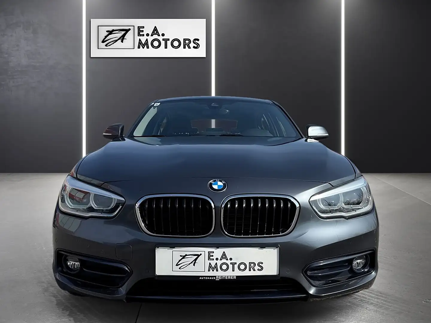 BMW 116 d efficient dynamics Sport Line Grau - 2