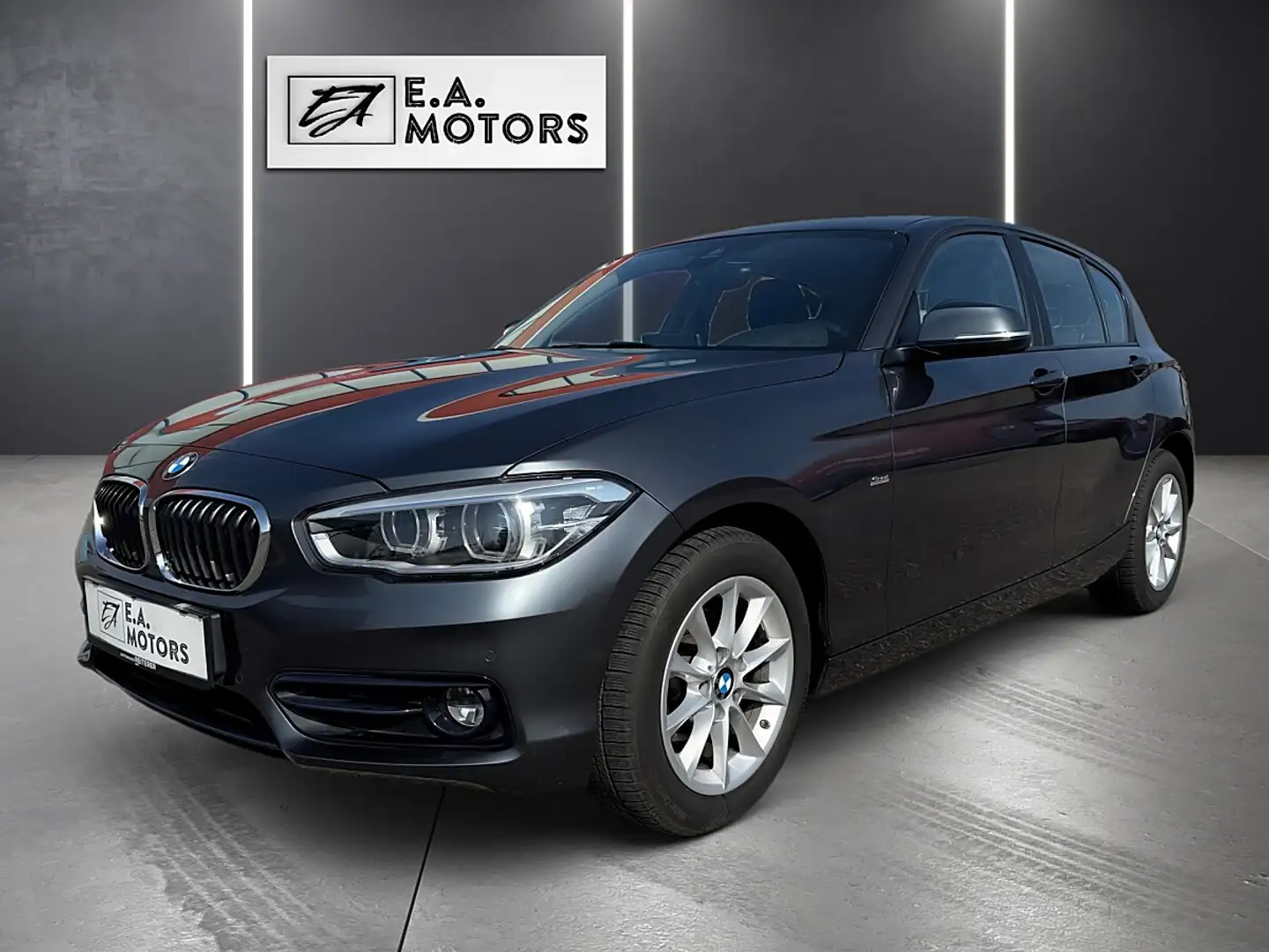 BMW 116 d efficient dynamics Sport Line Grau - 1