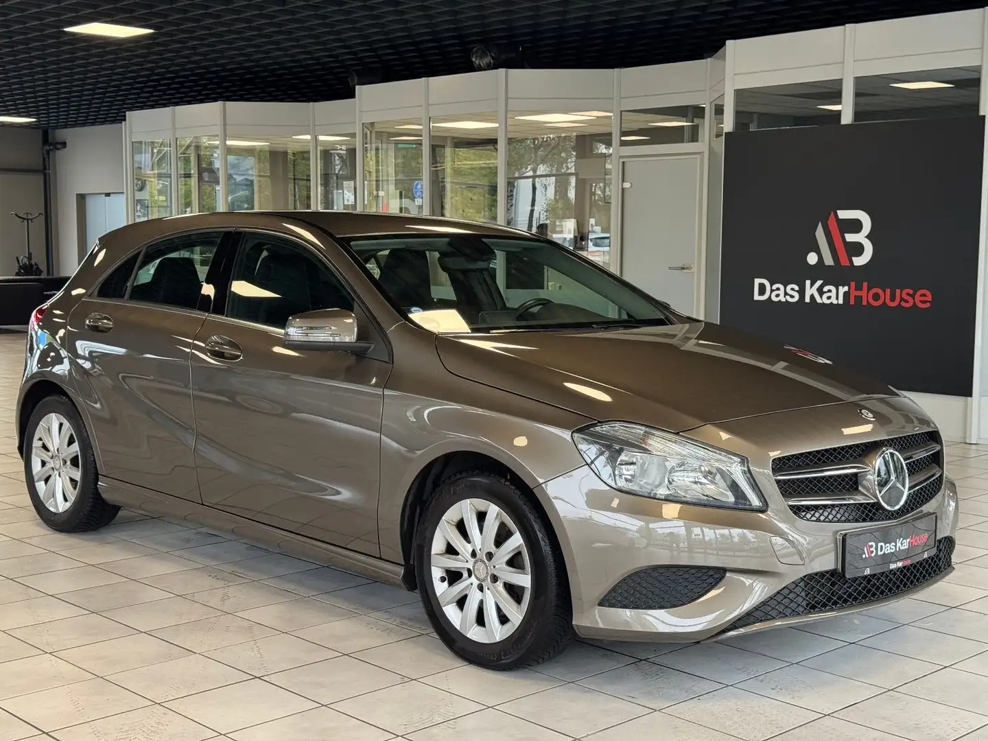 Mercedes-Benz A 180 BlueEfficiency · Navi · PDC · SZH Gris - 1