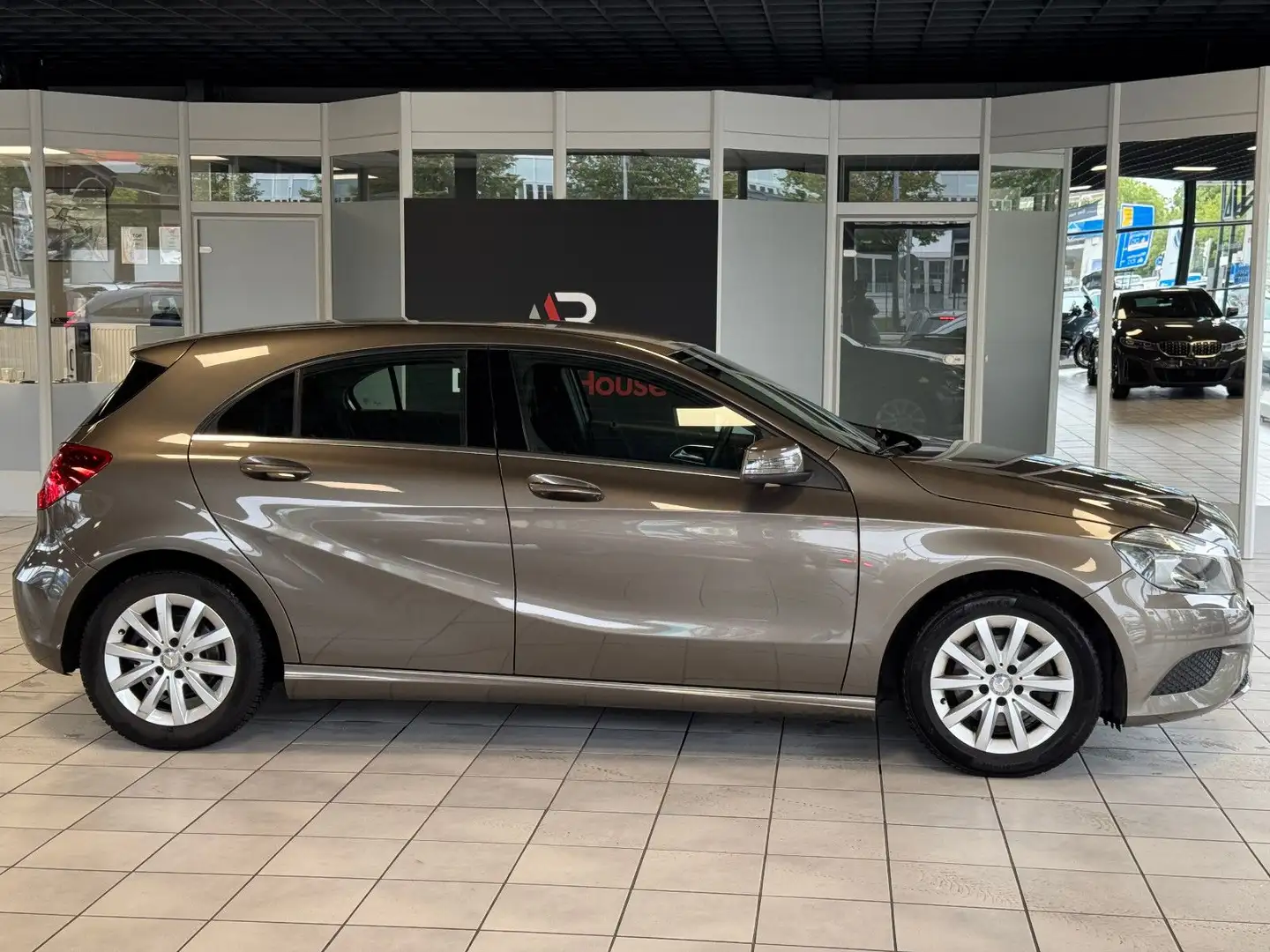 Mercedes-Benz A 180 BlueEfficiency · Navi · PDC · SZH Gris - 2