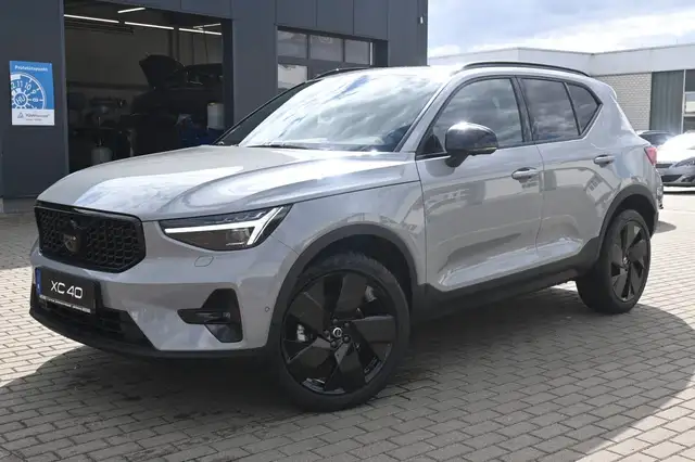 Volvo XC40 main image