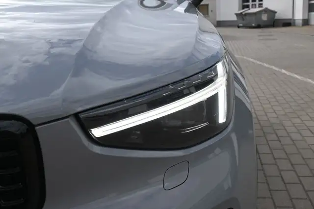 Volvo XC40 view 10