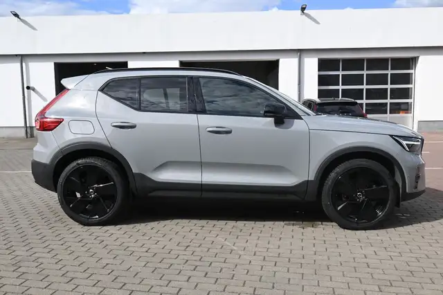 Volvo XC40 view 6