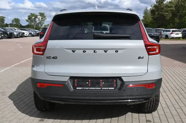 Volvo XC40 view 4