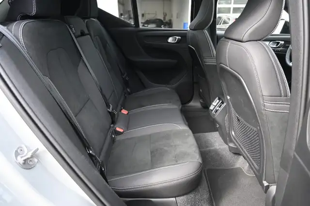 Volvo XC40 view 15