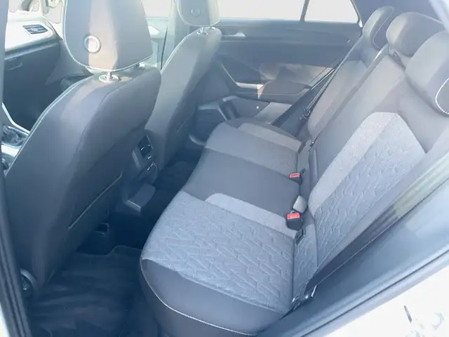 Volkswagen T-Roc view 12