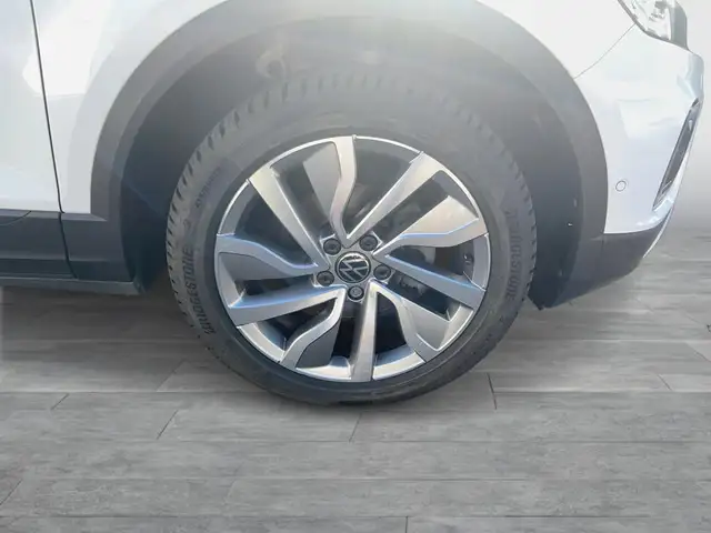Volkswagen T-Roc view 7