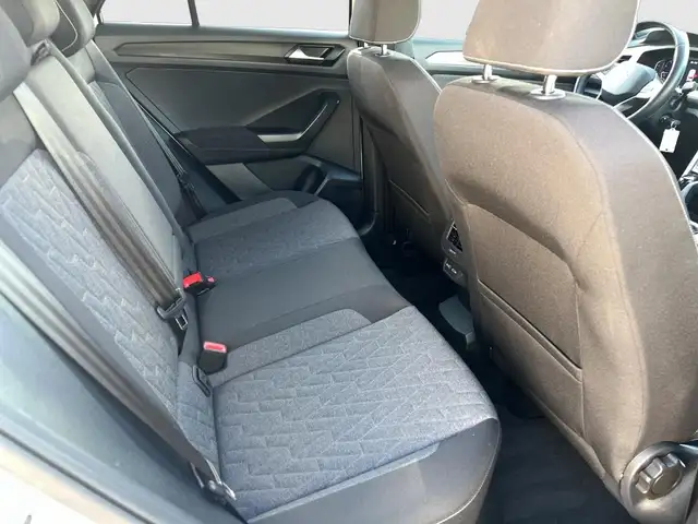 Volkswagen T-Roc view 14