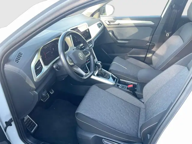 Volkswagen T-Roc view 9