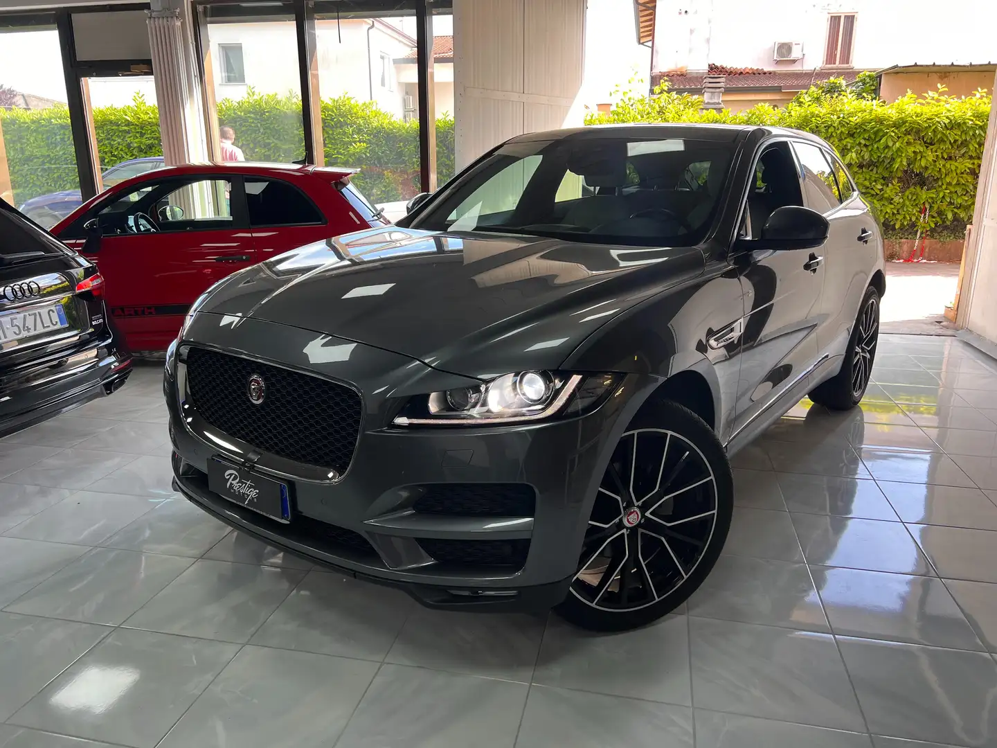 Jaguar F-Pace F-Pace 2.0d i4 awd 180cv auto my18 Gris - 1