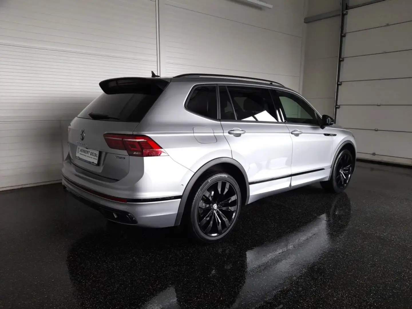 Volkswagen Tiguan Allspace R-LINE 4x4 2,0 TDI DSG *MATRIX-LED / 20 ZOLL / VIRTUELL / NAVI / AHV & KAMERA / ACC / E-KLAPPE* Grau - 2