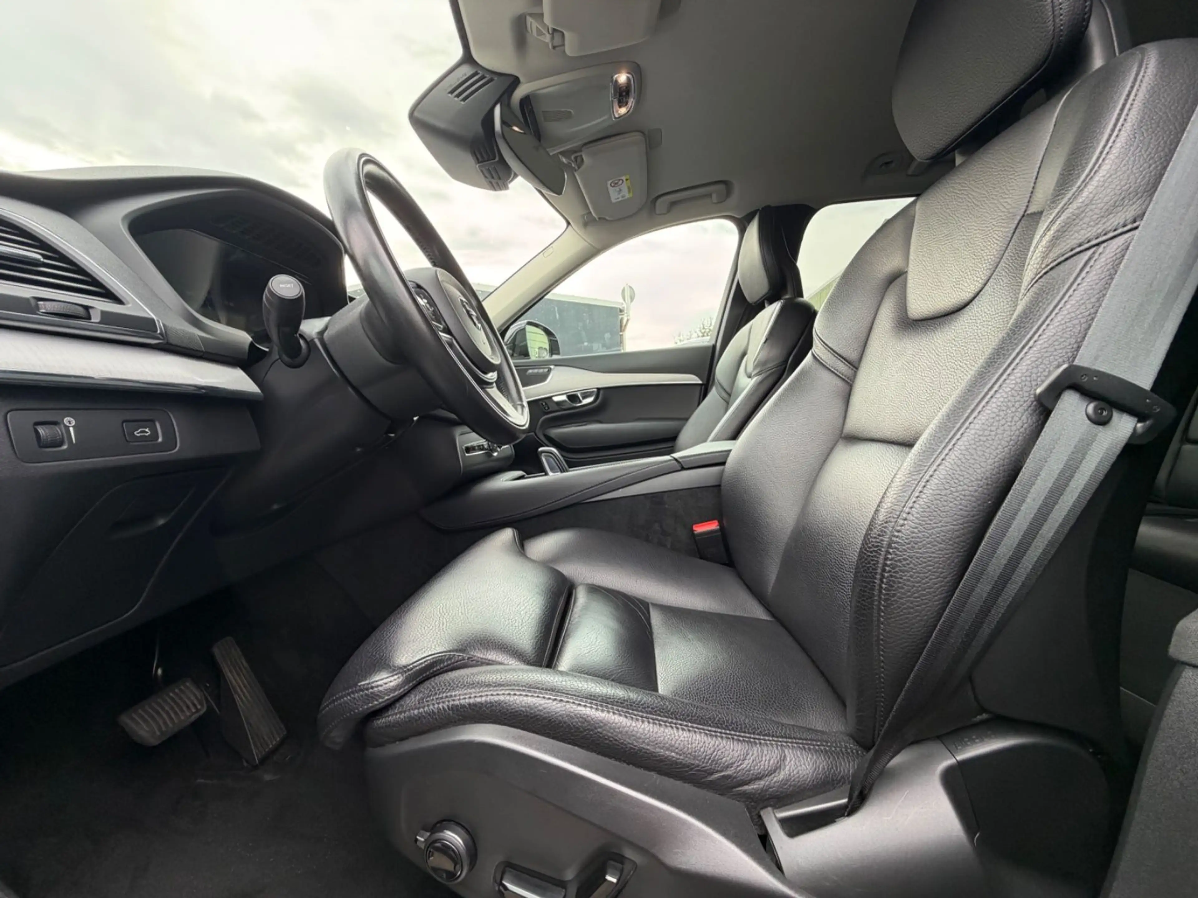 Volvo XC90 B5 D AWD Geartronic Momentum Pro 7-Sitzer — photo 4